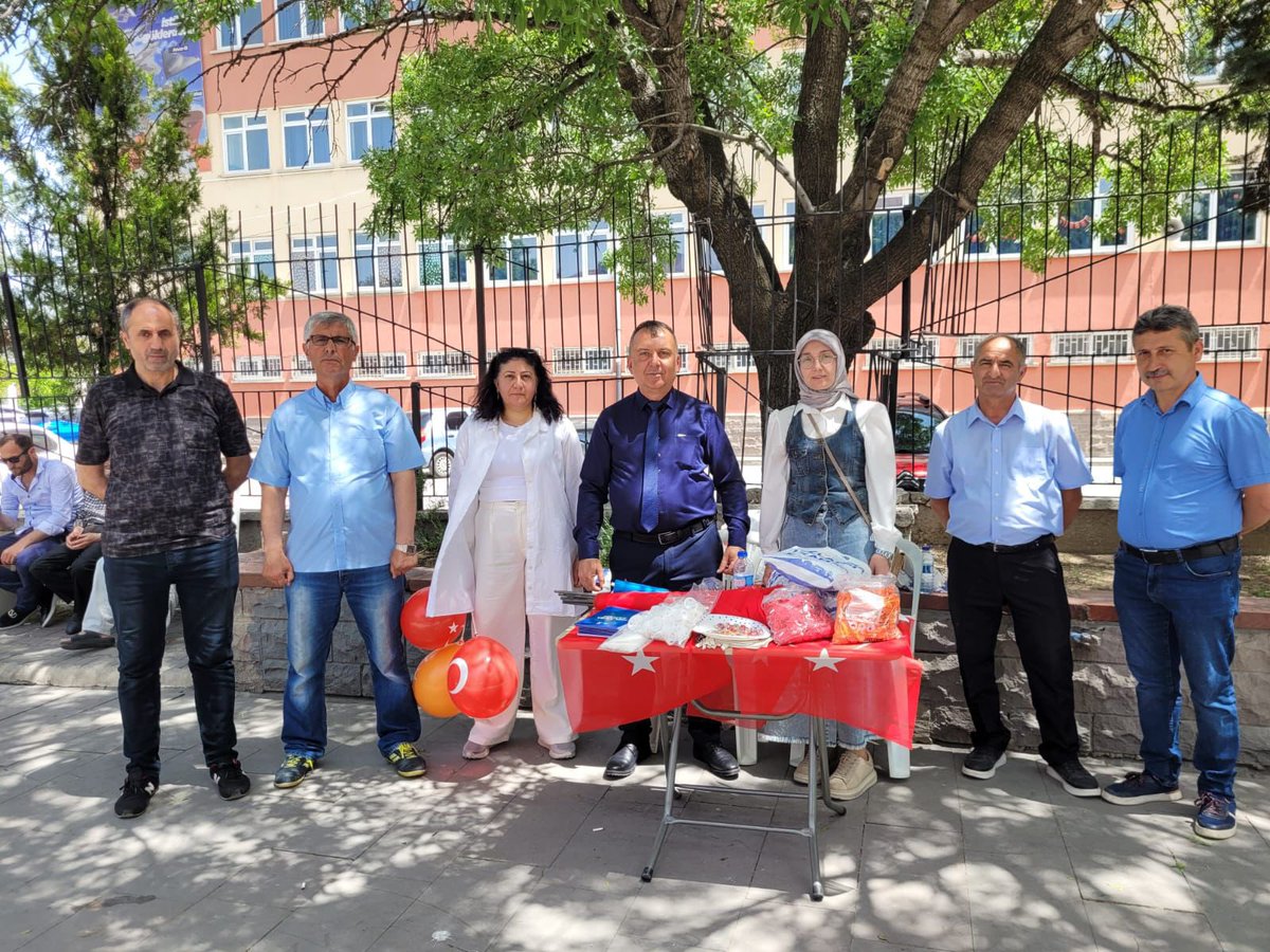 AK Parti Etimesgut İlçe Başkanlığı 15 Temmuz Şehitler Anıtı'nda Stand Çalışması Sürdürüyor