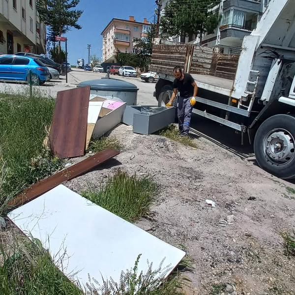 Pursaklar'da Temizlik Çalışmaları Aralıksız Devam Ediyor