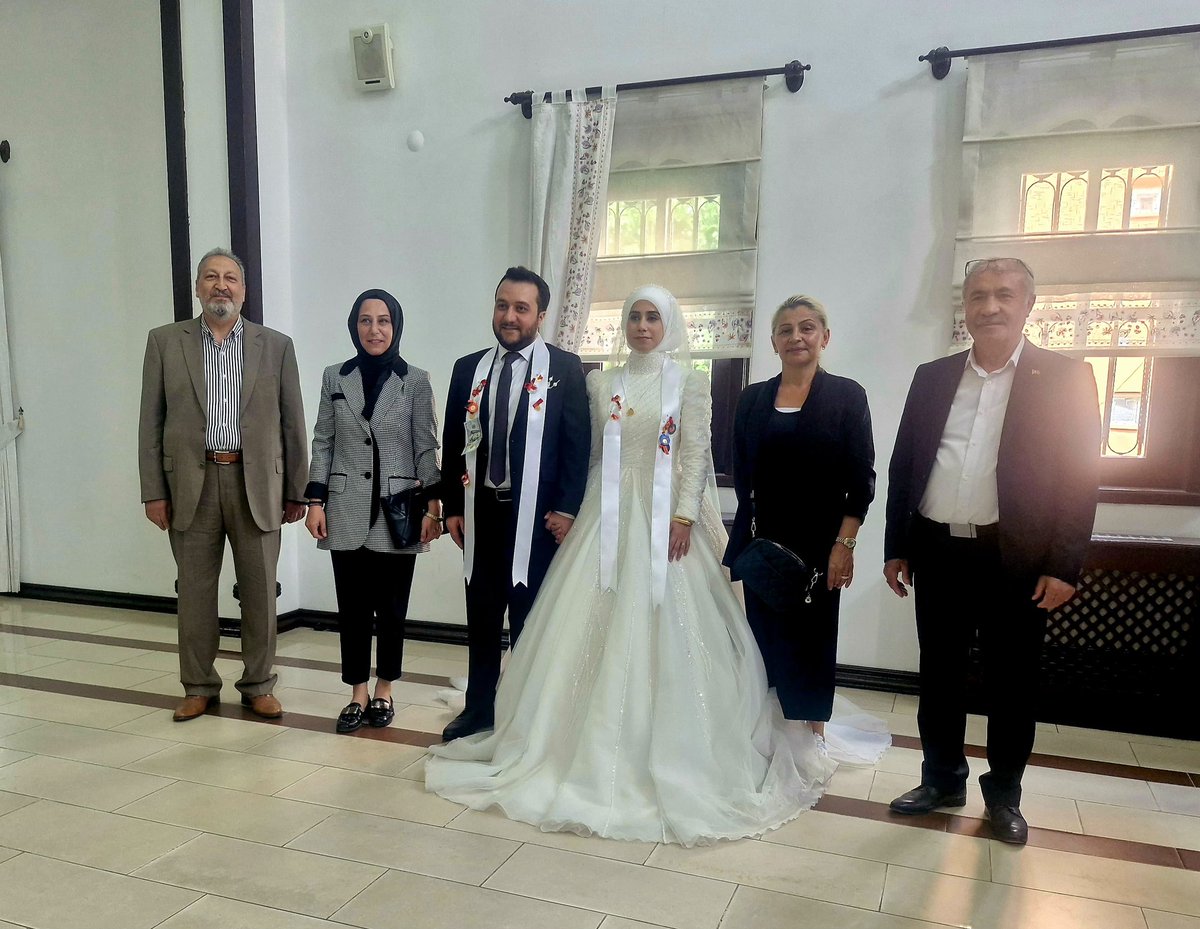 AK Parti Keçiören İlçe Başkanı ve Yönetimi, Kaya Çiftinin Nikah Törenine Katıldı