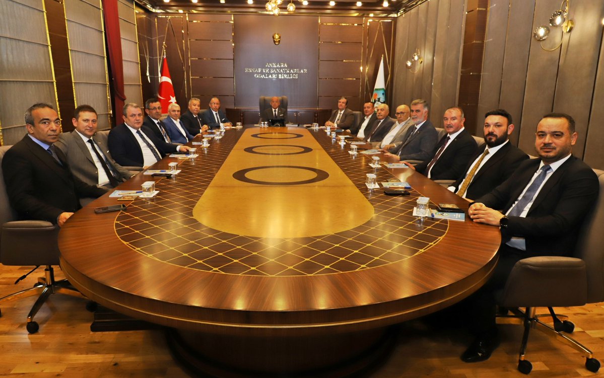 Ankara Özel Halk Otobüsçüler Esnaf Odası Yönetimi, Esnaf Sorunlarını Görüşmek İçin Toplandı