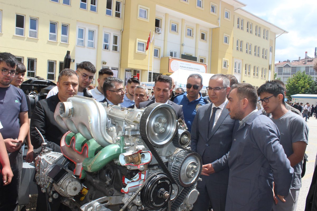 Pursaklar Kaymakamı Özeren, Mesleki Tanıtım Fuarını Ziyaret Etti