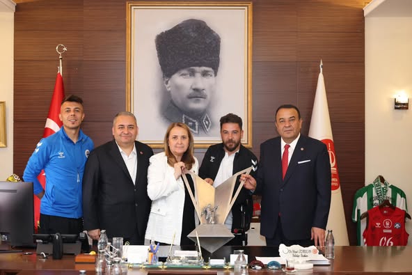 CHP Keçiören Belediye Başkan Adayı Özarslan, Avrupa Şampiyonu Ampute Futbol Takımını Ağırladı