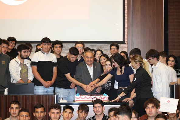 CHP Keçiören Belediye Başkan Adayı Özarslan, Stajyer Öğrencileri Uğurladı
