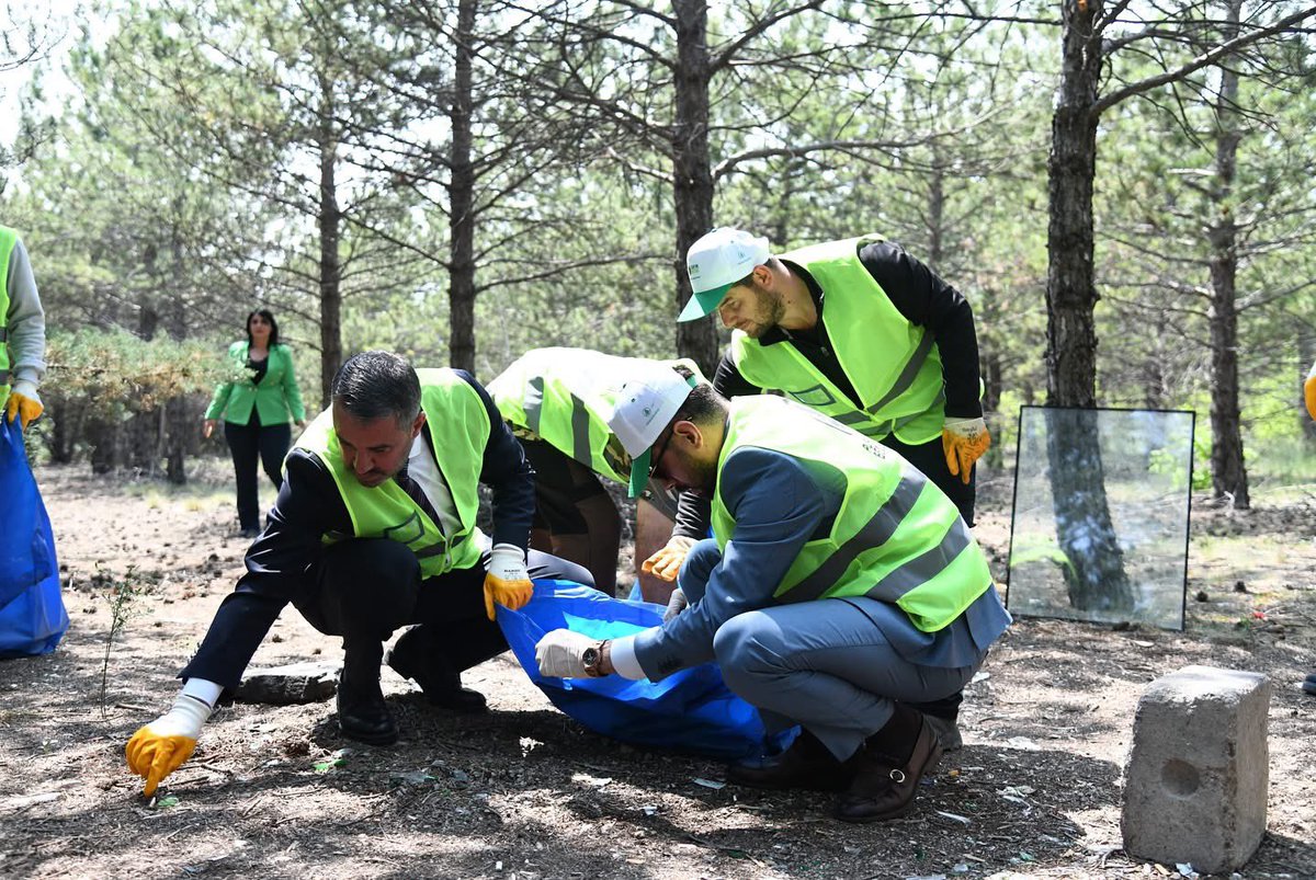 Pursaklar Belediyesi Çevre Koruma Haftası'nda Çevre Temizliği Etkinliği Düzenledi