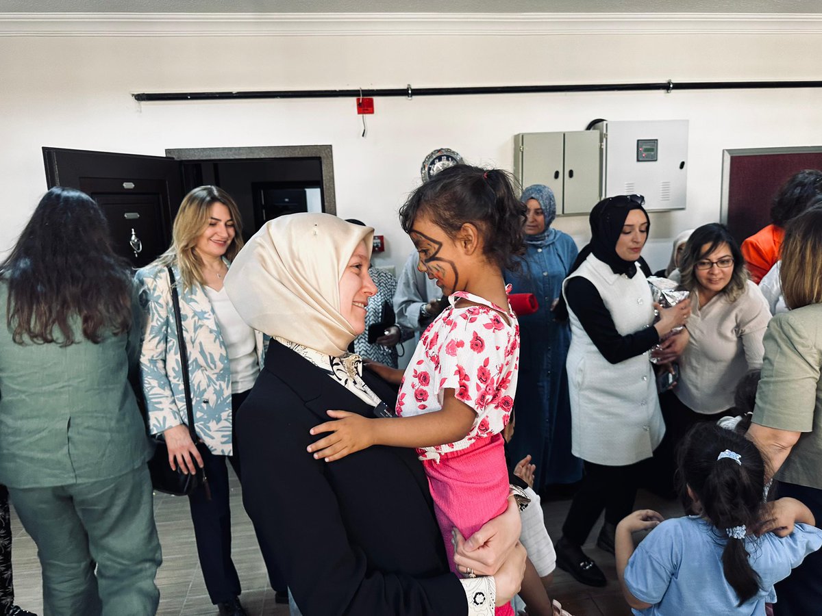AK Parti Ankara Milletvekili Aydemir, Ankara'da Bayram Hediyesi Dağıttı