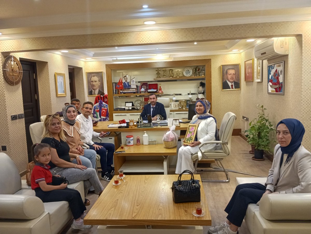 AK Parti Keçiören İlçe Başkanı Karapınar'ı Ankara Çocuk ve Gençlik Halk Dansları Topluluğu Ziyaret Etti